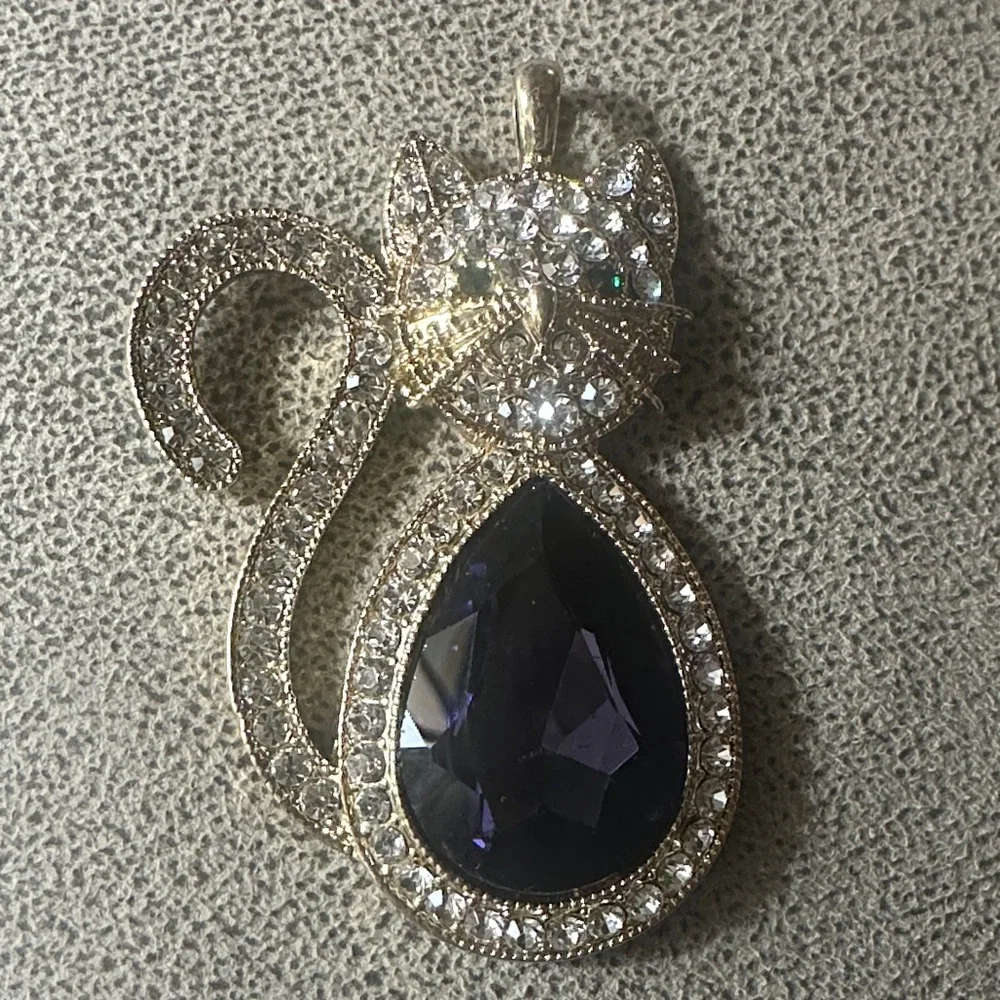 Elegant Cat-Shaped Pendant with Purple and Silver Accents